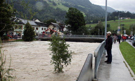 Tirol Verwüstet: Überschwemmungen und Schlammlawinen nach heftigen Gewittern